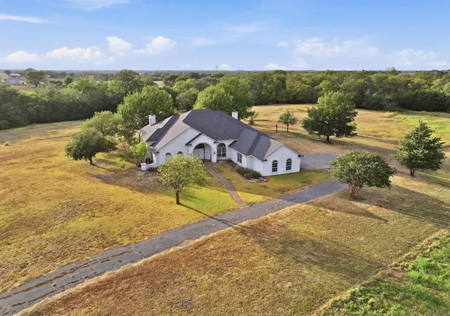 Photo 3 of Single family home for sale at 205 Whitworth Rd, Whitewright, TX 75491 | MLS# 21385781 | Listing updated on 2026-09-14