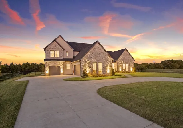 Photo 2 of Single family home for sale at 324 Chapel View Ct, Rockwall, TX 75032 | MLS# 21386018 | Listing updated on 2026-09-14