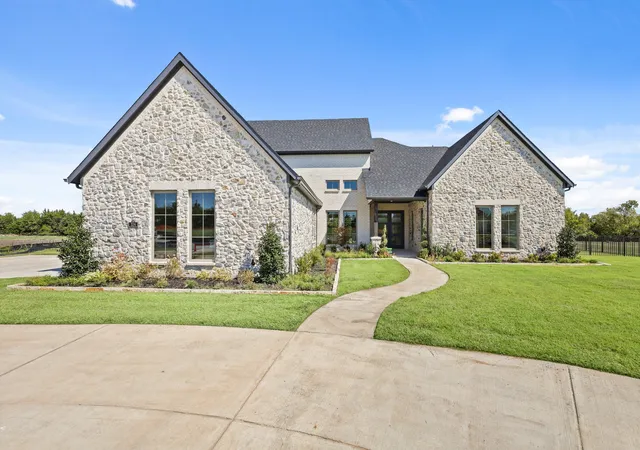 Photo 3 of Single family home for sale at 324 Chapel View Ct, Rockwall, TX 75032 | MLS# 21386018 | Listing updated on 2026-09-14