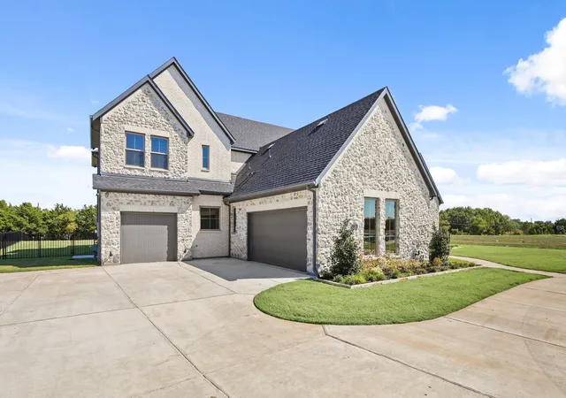 Photo 3 of Single family home for sale at 324 Chapel View Ct, Rockwall, TX 75032 | MLS# 21386018 | Listing updated on 2026-09-14