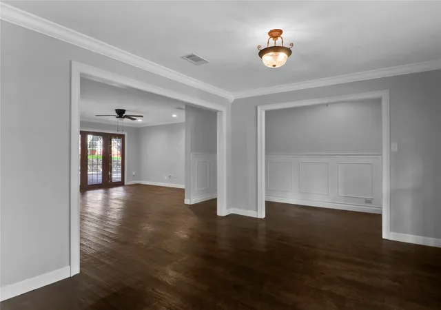 Photo 3 of Single family home for sale at 2706 Oak Cliff Ln, Arlington, TX 76012 | MLS# 21383124 | Listing updated on 2026-09-14