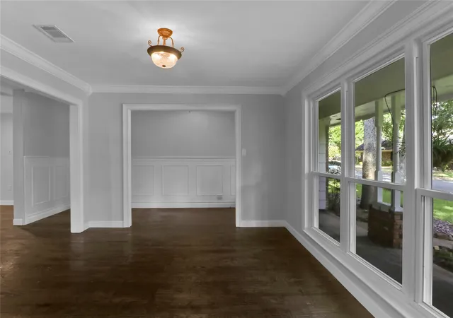 Photo 4 of Single family home for sale at 2706 Oak Cliff Ln, Arlington, TX 76012 | MLS# 21383124 | Listing updated on 2026-09-14