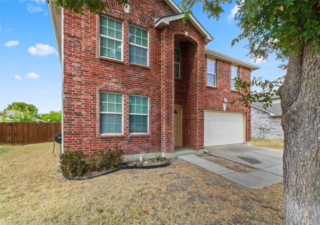 Photo 3 of Single family home for sale at 1312 Erin Ct, Burleson, TX 76028 | MLS# 21385175 | Listing updated on 2026-09-15