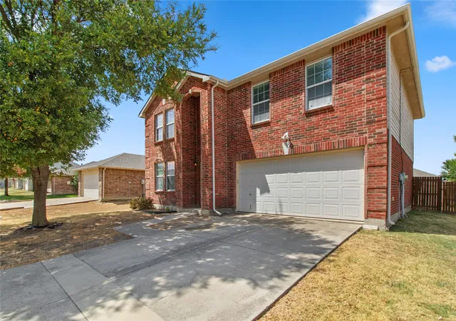 Photo 3 of Single family home for sale at 1312 Erin Ct, Burleson, TX 76028 | MLS# 21385175 | Listing updated on 2026-09-15