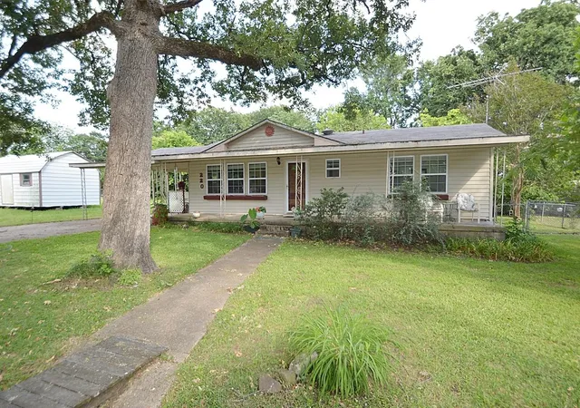 Photo 3 of Single family home for sale at 220 Littlefield Dr, Point, TX 75472 | MLS# 21384823 | Listing updated on 2026-10-05