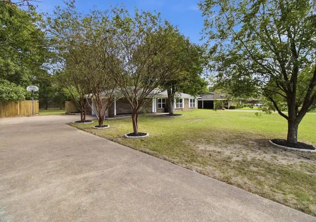Photo 2 of Single family home for sale at 3215 Fm 2495, Athens, TX 75751 | MLS# 21380387 | Listing updated on 2026-09-15