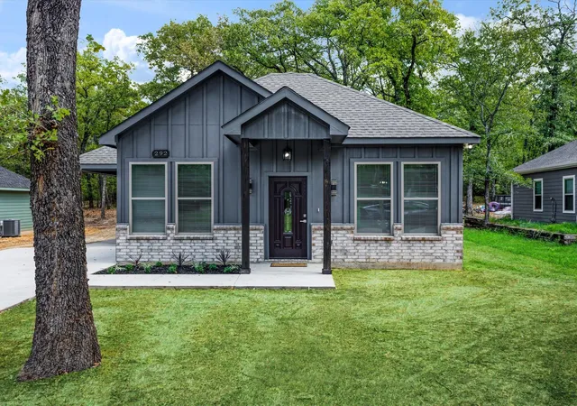 Photo 3 of Single family home for sale at 292 Harris Blvd, Malakoff, TX 75148 | MLS# 21386104 | Listing updated on 2026-09-15