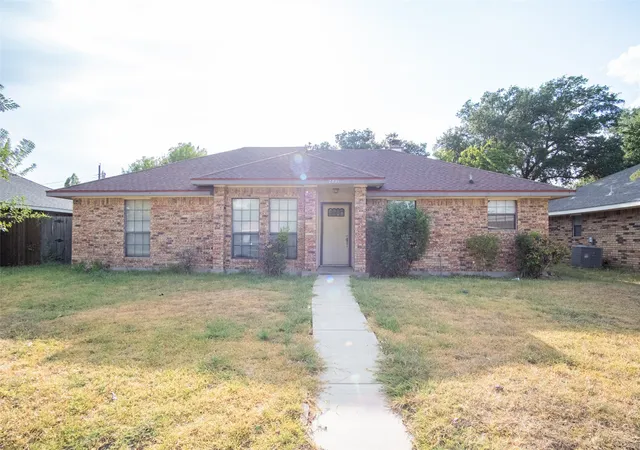 Photo 1 of Single family home for sale at 2801 College Park Dr, Rowlett, TX 75088 | MLS# 21385973 | Listing updated on 2026-09-15