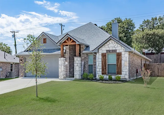 Photo 1 of Single family home for sale at 3919 Rose Hl Ct, Denison, TX 75020 | MLS# 21382369 | Listing updated on 2026-10-07