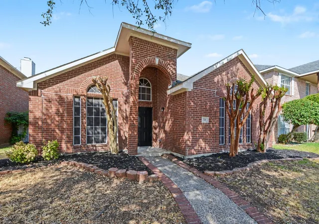 Photo 3 of Single family home for sale at 736 Fairlawn St, Allen, TX 75002 | MLS# 21385911 | Listing updated on 2026-09-15