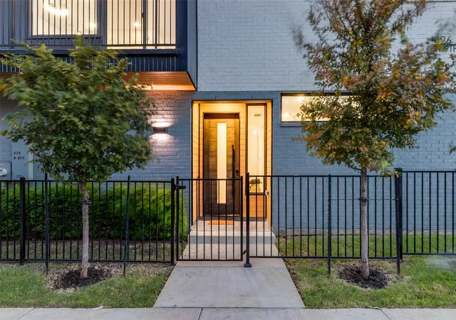 Photo 3 of Condo for sale at 426 W 9th Street #106, Dallas, TX 75208 | MLS# 21385995 | Listing updated on 2026-09-15