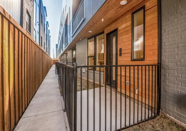 Photo 4 of Condo for sale at 426 W 9th Street #106, Dallas, TX 75208 | MLS# 21385995 | Listing updated on 2026-09-15