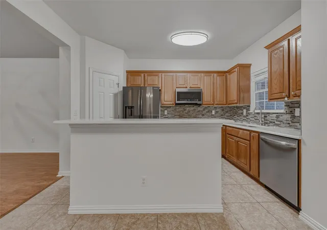 Photo 3 of Townhouse for sale at 160 Greathouse Village, Decatur, TX 76234 | MLS# 21386145 | Listing updated on 2026-09-15