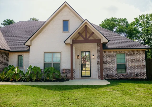 Single family home for sale at 102 Oak Trl #C275D, Kilgore, TX 75662 | MLS# 21386184