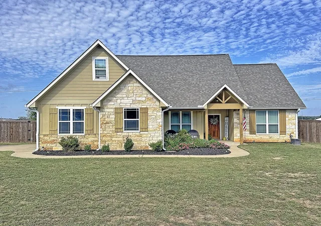 Single family home for sale at 6003 Sunrise, Athens, TX 75752 | MLS# 21386217