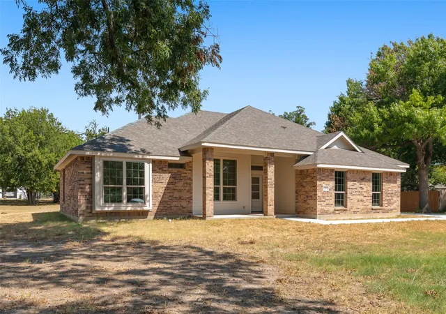 Photo 2 of Single family home for sale at 1203 Anthony, Gainesville, TX 76240 | MLS# 21386218 | Listing updated on 2026-09-15