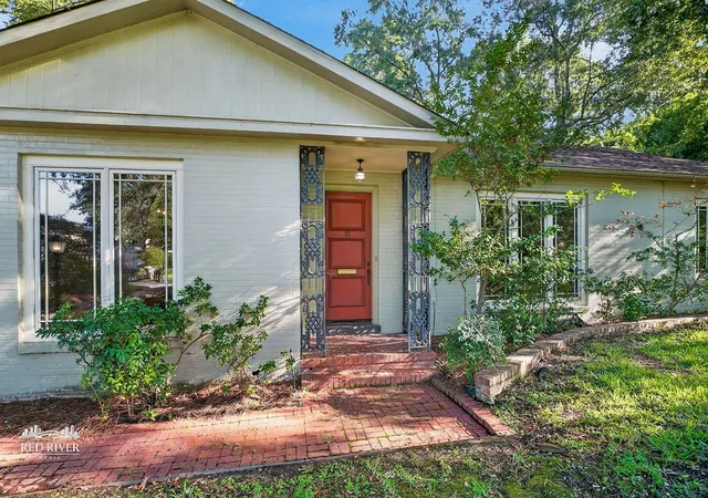 Photo 1 of Single family home for sale at 708 Azalea Dr, Shreveport, LA 71106 | MLS# 21384781 | Listing updated on 2026-09-27