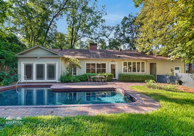 Photo 2 of Single family home for sale at 708 Azalea Dr, Shreveport, LA 71106 | MLS# 21384781 | Listing updated on 2026-09-27