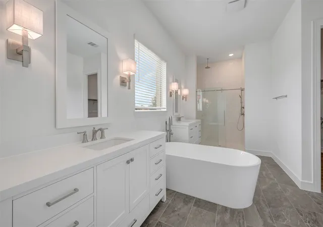 Photo 4 of Sale Pending at 920 Wood Duck Ct, Heath, TX 75126 | MLS# 21386248 | Listing updated on 2026-09-30