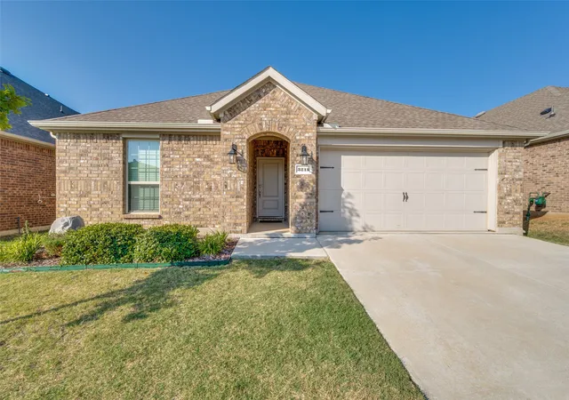 Photo 1 of Single family home for sale at 3215 Texas Trl, Aubrey, TX 76227 | MLS# 21385530 | Listing updated on 2026-09-27