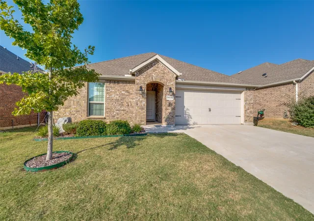 Photo 3 of Single family home for sale at 3215 Texas Trl, Aubrey, TX 76227 | MLS# 21385530 | Listing updated on 2026-09-27
