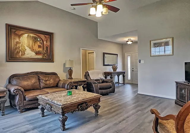 Photo 2 of Single family home for sale at 5721 Suncrest Dr, Athens, TX 75752 | MLS# 21386289 | Listing updated on 2026-09-25