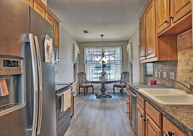 Photo 3 of Single family home for sale at 5721 Suncrest Dr, Athens, TX 75752 | MLS# 21386289 | Listing updated on 2026-09-25