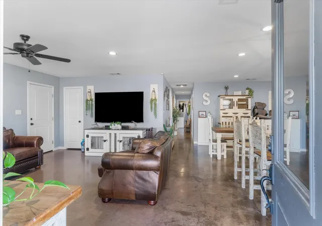 Photo 3 of Single family home for sale at 309 S Crockett St, Edgewood, TX 75117 | MLS# 21386056 | Listing updated on 2026-09-29