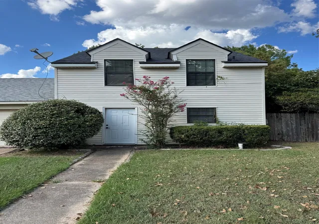Photo 1 of Townhouse for sale at 2812 Birch Dr, Shreveport, LA 71118 | MLS# 21385819 | Listing updated on 2026-09-25