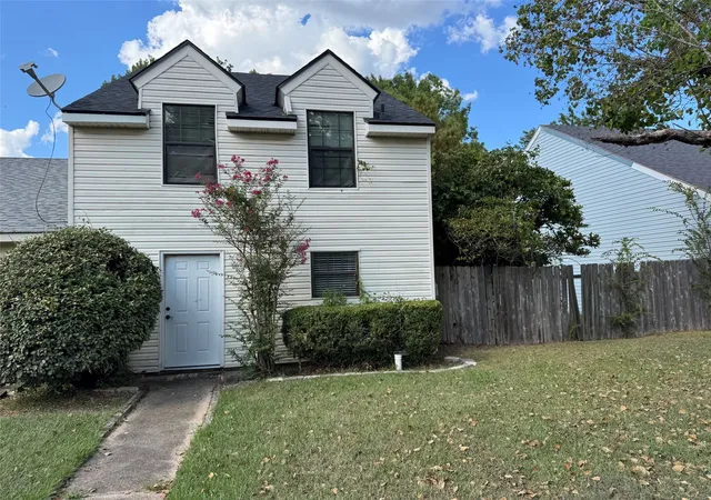 Photo 2 of Townhouse for sale at 2812 Birch Dr, Shreveport, LA 71118 | MLS# 21385819 | Listing updated on 2026-09-25