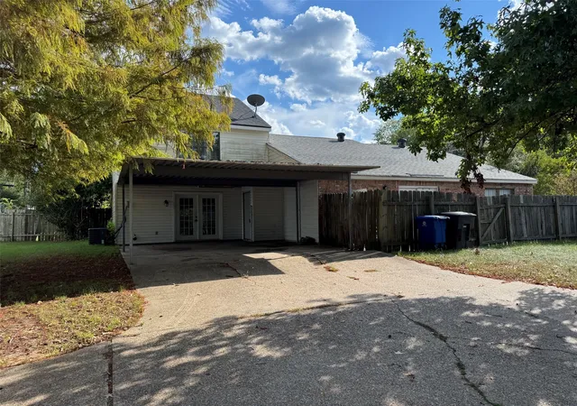 Photo 3 of Townhouse for sale at 2812 Birch Dr, Shreveport, LA 71118 | MLS# 21385819 | Listing updated on 2026-09-25