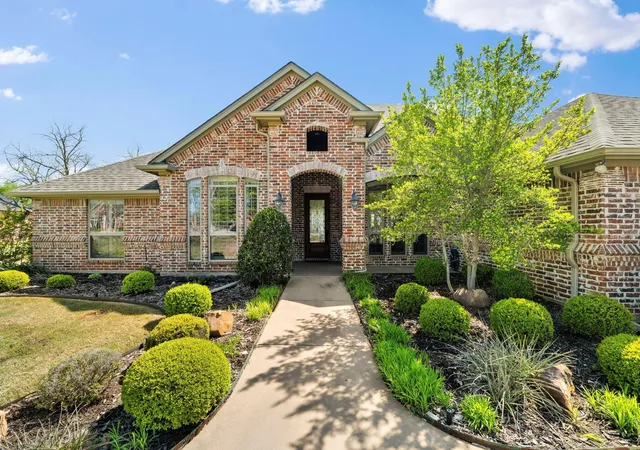 Photo 1 of Single family home for sale at 5609 Flagstick Dr, Granbury, TX 76049 | MLS# 21385609 | Listing updated on 2026-09-15