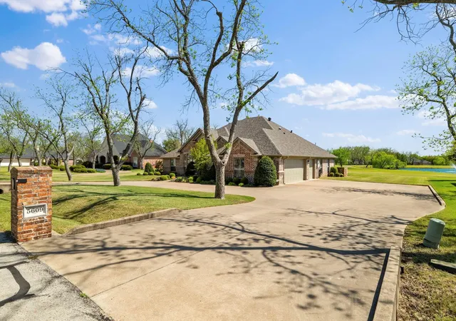 Photo 2 of Single family home for sale at 5609 Flagstick Dr, Granbury, TX 76049 | MLS# 21385609 | Listing updated on 2026-09-15