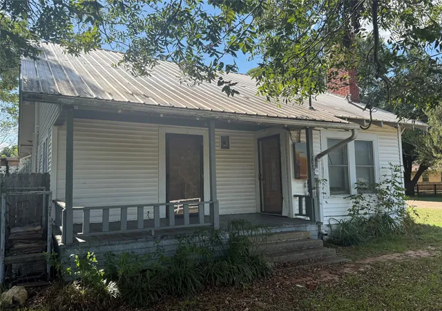 Single family home for sale at 302 S Hogg St, Streetman, TX 75859 | MLS# 21386394