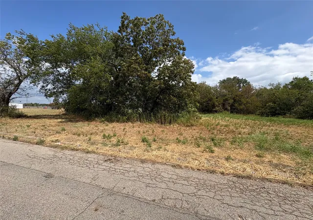 Photo 2 of Land for sale at Tbd Ne 6th Lot 3, Paris, TX 75460 | MLS# 21382374 | Listing updated on 2026-09-14