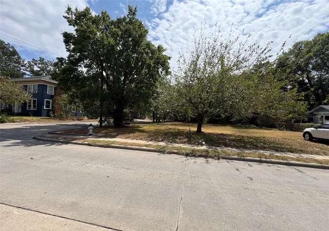 Photo 1 of Land for sale at 440 Pine Blf St, Paris, TX 75460 | MLS# 21378452 | Listing updated on 2026-09-14