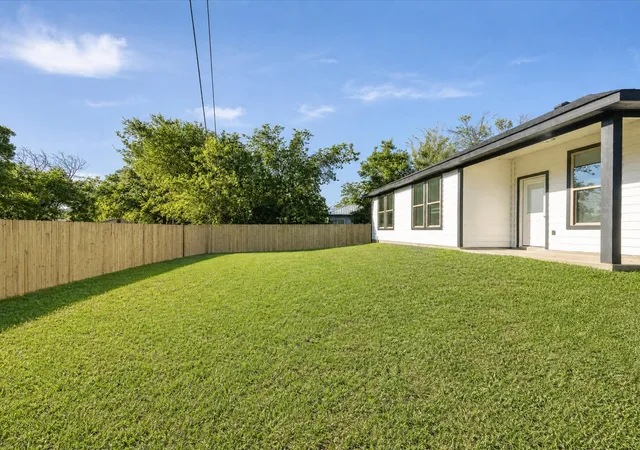 Photo 1 of Single family home for sale at 108 N Couch St, Italy, TX 76651 | MLS# 21381225 | Listing updated on 2026-09-15