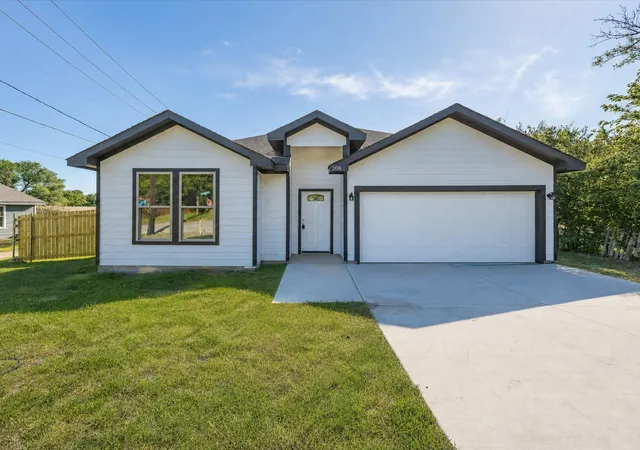 Photo 2 of Single family home for sale at 108 N Couch St, Italy, TX 76651 | MLS# 21381225 | Listing updated on 2026-09-15