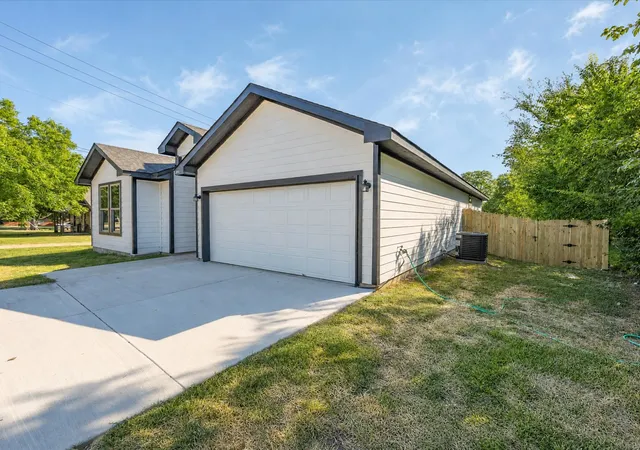 Photo 3 of Single family home for sale at 108 N Couch St, Italy, TX 76651 | MLS# 21381225 | Listing updated on 2026-09-15