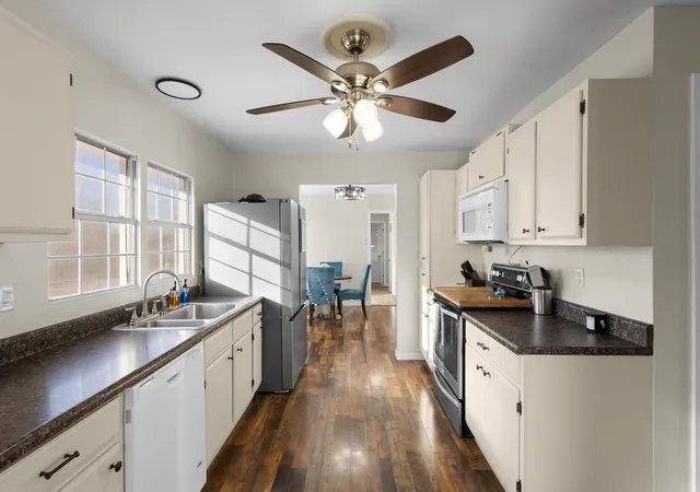 Photo 3 of Single family home for sale at 305 Cheyenne Dr, Bridgeport, TX 76426 | MLS# 21386450 | Listing updated on 2026-09-15