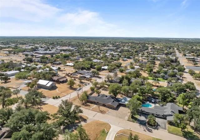 Photo 2 of Single family home for sale at 1011 E Connell St, Breckenridge, TX 76424 | MLS# 21376153 | Listing updated on 2026-09-15