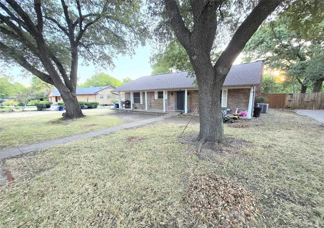 Photo 2 of Single family home for sale at 113 S Valley St, Red Oak, TX 75154 | MLS# 21384931 | Listing updated on 2026-10-03