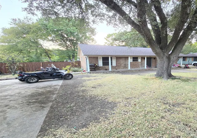 Photo 3 of Single family home for sale at 113 S Valley St, Red Oak, TX 75154 | MLS# 21384931 | Listing updated on 2026-10-03