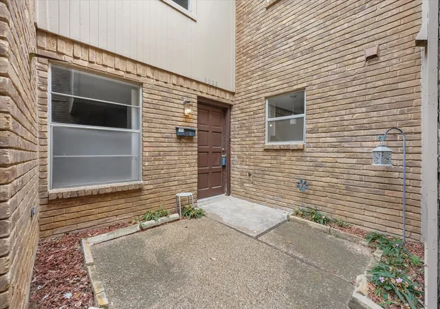 Photo 2 of Townhouse for sale at 3022 E Park Dr, Garland, TX 75044 | MLS# 21386202 | Listing updated on 2026-10-03