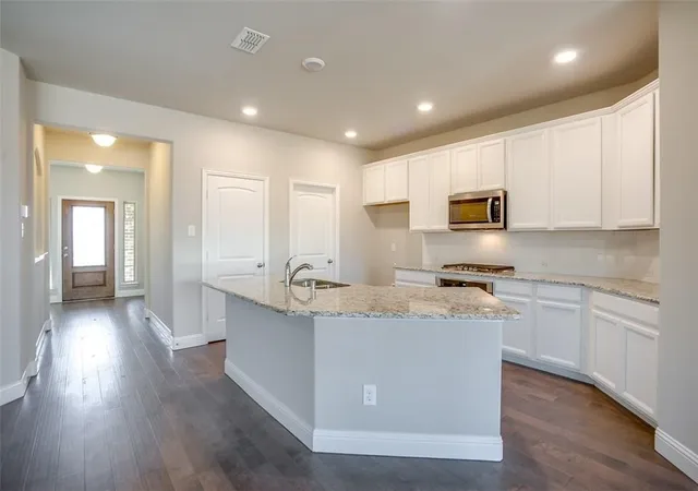 Photo 3 of Single family home for sale at 1729 Ridge Crk Ln, Aubrey, TX 76227 | MLS# 21386488 | Listing updated on 2026-09-15