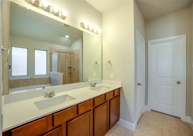 Photo 4 of Single family home for sale at 1729 Ridge Crk Ln, Aubrey, TX 76227 | MLS# 21386488 | Listing updated on 2026-09-15
