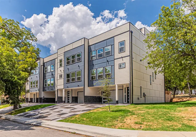 Townhouse for sale at 2376 Longhorn St #C, Dallas, TX 75228 | MLS# 21386534