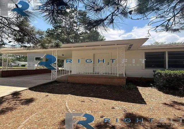 Photo 1 of Single family home for sale at 1214 Mockingbird Ln, Texarkana, TX 75501 | MLS# 21386544 | Listing updated on 2026-09-15