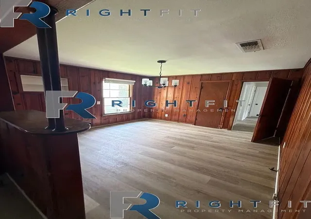 Photo 3 of Single family home for sale at 1214 Mockingbird Ln, Texarkana, TX 75501 | MLS# 21386544 | Listing updated on 2026-09-15