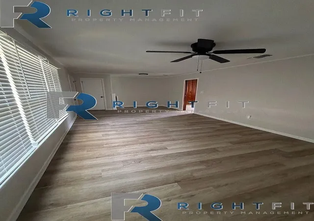 Photo 3 of Single family home for sale at 1214 Mockingbird Ln, Texarkana, TX 75501 | MLS# 21386544 | Listing updated on 2026-09-15